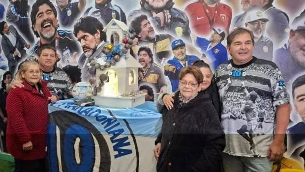 La Iglesia Maradoniana celebró el cumpleaños 65 de Diego: sus hermanas dijeron presente y fueron “bautizadas”