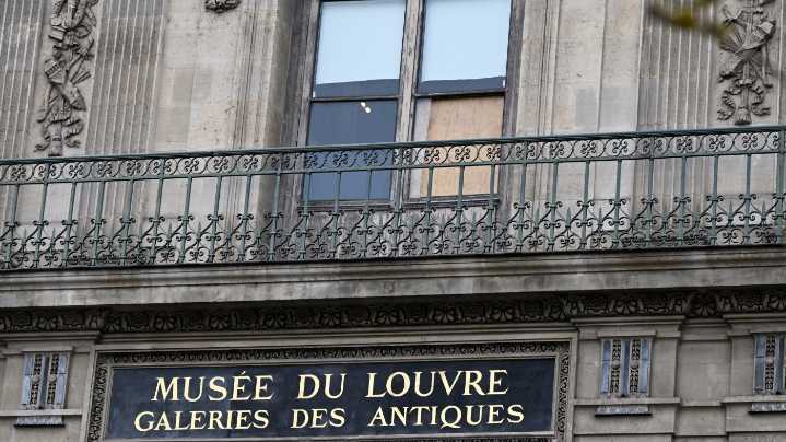 A Brazen Theft from France’s Most Famous Museum
