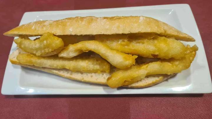 La calle de Zaragoza con los mejores bocadillos de calamares