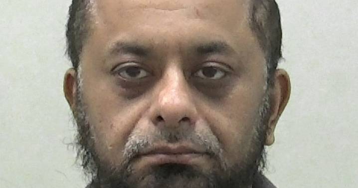 Watch horrendous moment taxi driver throws boiling oil at police officer