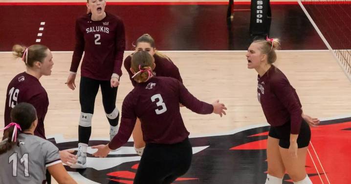 SIU spikers net first conference sweep of season