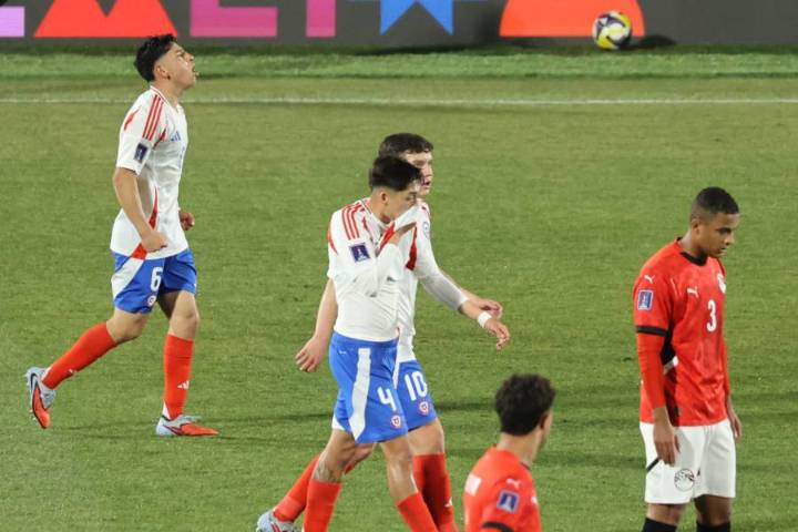 Chile cayó ante Egipto y terminó segundo del Grupo A: Clasificó a octavos gracias a las tarjetas amarillas