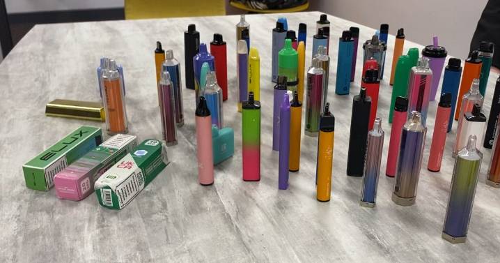 Councillor calls for prescription-only nicotine vapes amid 'huge concern' over child health