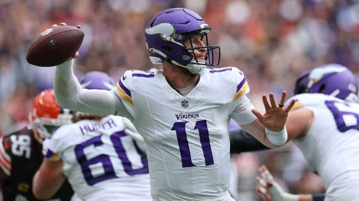 Vikings to start QB Carson Wentz against his former team, the Eagles, while McCarthy mends
