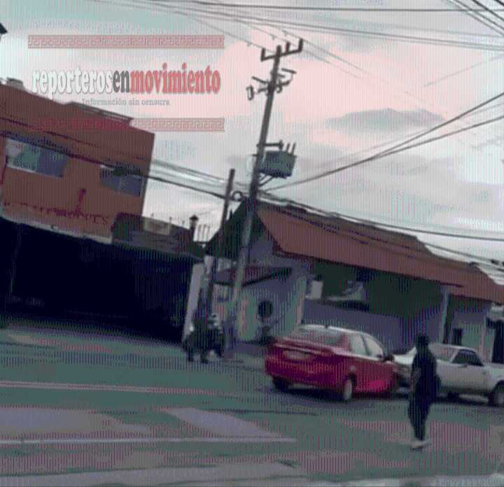 AUTOMOVILISTA ATROPELLÓ A UNA MUJER MOTOCICLISTA Y SU HIJO, SE INTENTÓ DAR A LA FUGA EN TOLUCA