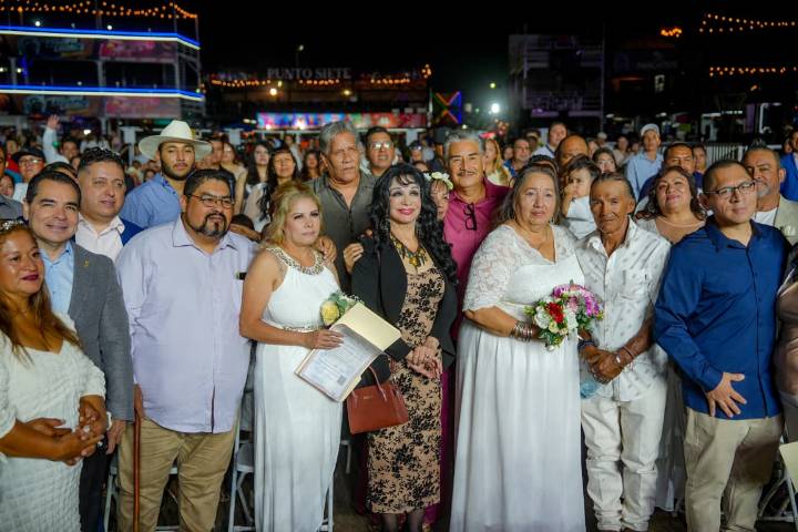 Alcaldesa Norma Bustamante encabeza unión de 154 parejas en las Fiestas del Sol