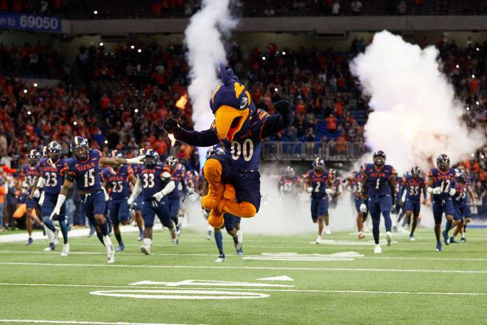 ESPN’s ‘SportsCenter’ lands at UTSA this week ahead of Tulane game