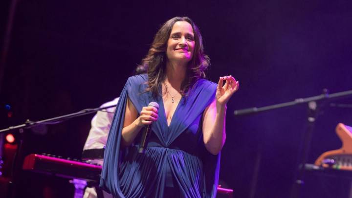Julieta Venegas y la Sinfónica de Guanajuato, recital de vientos y “lujo” en precierre de Cervantino