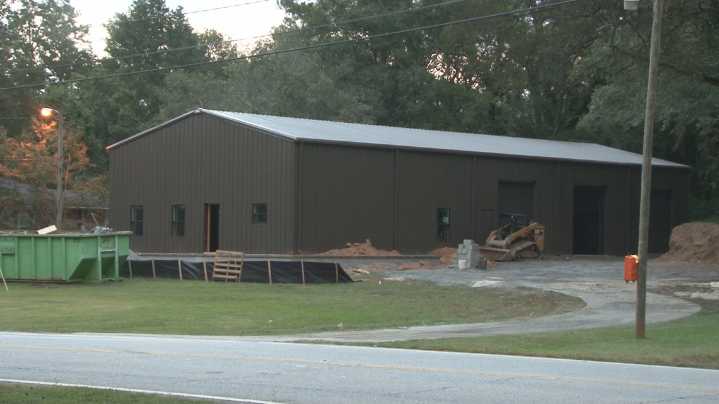 'It's kind of an eyesore' | Neighbors raise questions about new Tucker Road house