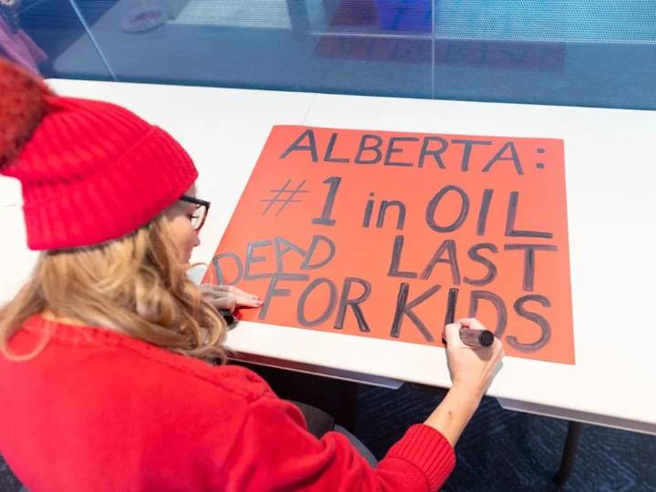 Alberta teachers' strike:  Parent strike payment portal opens 