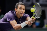 Auger-Aliassime rallies past Altmaier to reach Paris Masters quarterfinals