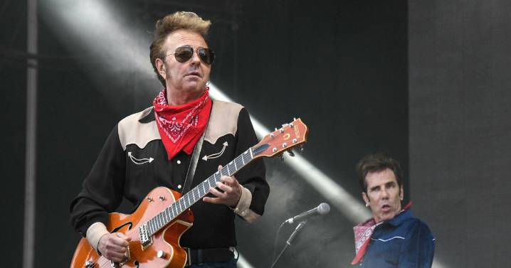 Stray Cats Cancel Tour As Brian Setzer Battles 'Serious Illness'
