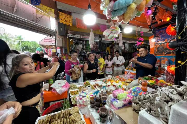 Hanal Pixán en Mérida: yucatecos abarrotan el mercado Lucas de Gálvez