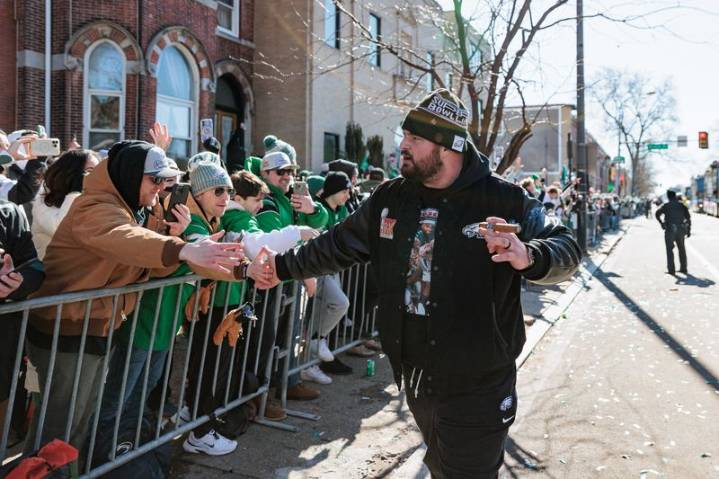 Report: Eagles LG Landon Dickerson out 1