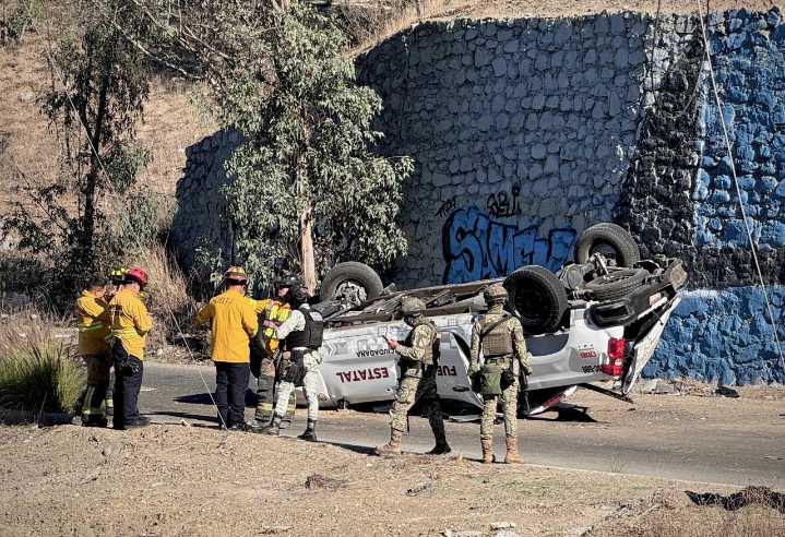 Vuelca unidad de la Fuerza Estatal de Seguridad Ciudadana por el Nodo Morelos