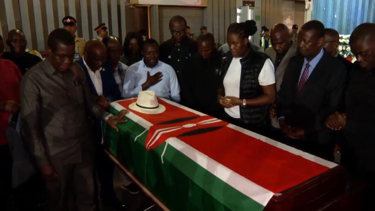 Thousands turn out to receive body of former Kenyan PM Raila Odinga