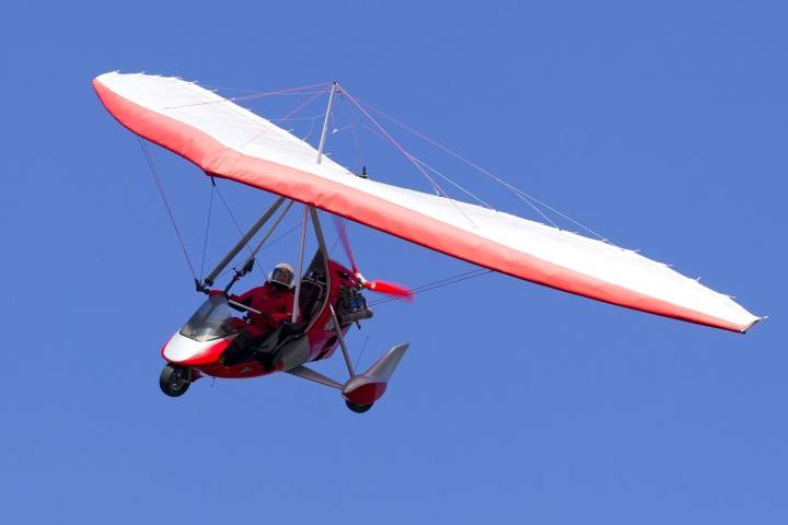 When a Small Plane's Wheel Came Off Unbeknownst to the Pilot, a Sixth