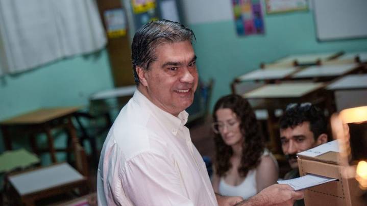 Capitanich votó en Resistencia y pidió “una jornada ejemplar para la democracia chaqueña”