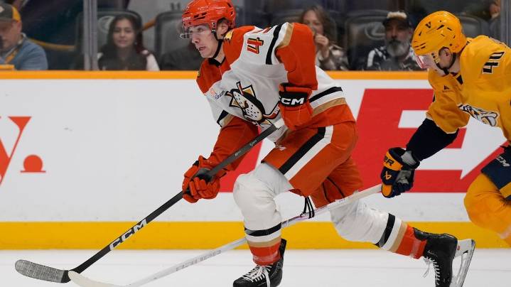 Ducks rookie Beckett Sennecke picks up his third goal of the season in 5