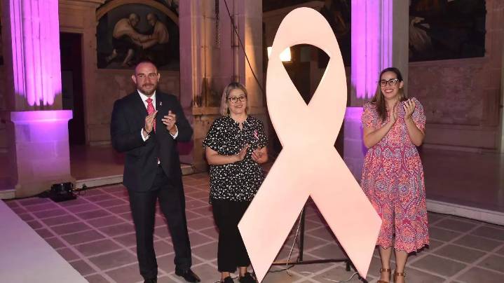 Conmemoran Mes de la Sensibilización sobre el Cáncer de Mama en Palacio de Gobierno