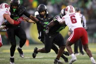 No. 6 Oregon survives lackluster performance with 21