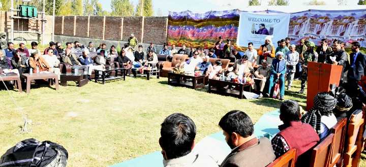 Javed Rana visits Bandipora, interacts with public delegations