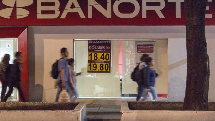 Peso gana terreno por el cierre del gobierno de Estados Unidos