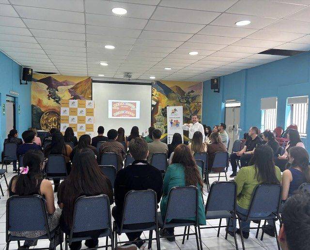 Equipos de los programas FAE se capacitan en habilidades comunicacionales