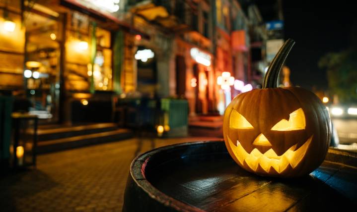 Halloween 2025: 13 consejos clave de la NHTSA para mantenerse seguro en las calles y fiestas