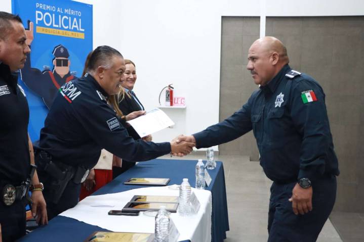 Reconocen a 60 agentes como Policía del Mes de agosto