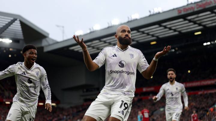 Bryan Mbeumo gives Manchester United shock lead at Liverpool with controversial goal