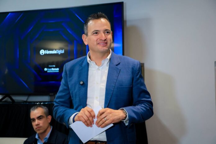 Marco Bonilla reafirma su compromiso con la libertad de prensa durante inauguración de Grupo Fórmula Chihuahua