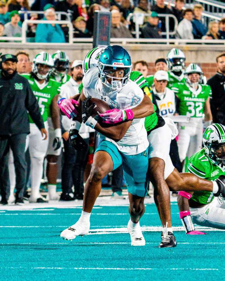 Coastal Carolina closes with 27 unanswered points to power past Marshall, 44