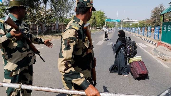 Pakistan Blocks Roads, Shuts Mobile Internet in Islamabad