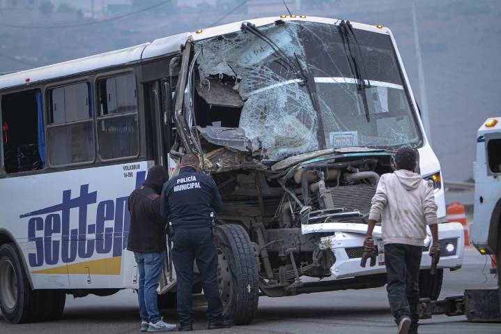 Deja lesionados accidente de transporte de personas en bulevar 2000