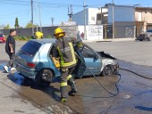 Un auto se incendió frente a Ferro: cuantiosas pérdidas materiales