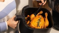 La freidora de aire más vendida ahora mismo en Amazon: más de 24.000 valoraciones, de la marca Cecotec y por menos de 50 euros