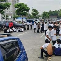 Eight killed as strong quakes strike southern Philippines
