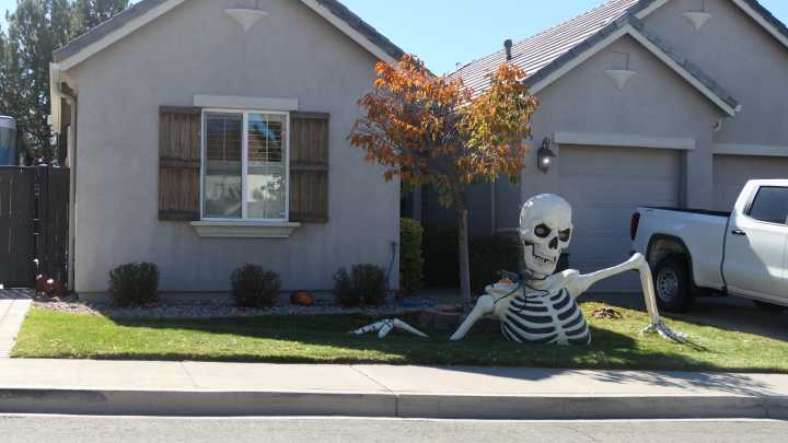 Halloween lawn decorations around Reno, see how people are celebrating