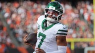 Justin Fields silences critics from within, leads Jets to first win