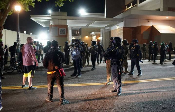 Judge extends two restraining orders on deployment of National Guard to Oregon