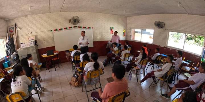 SEP: regresan a clases presenciales más de 182 mil estudiantes de cinco estados afectados por lluvias e inundaciones