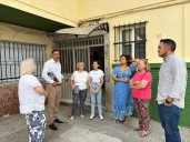 El PSOE alerta del daño causado por las raíces de un árbol de gran tamaño en Icovesa