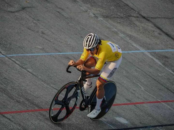 Clever Martínez en la élite del scratch mundial