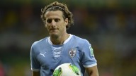 Diego Forlán hospitalizado por lesión en fútbol senior: se fracturó tres costillas