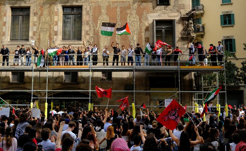 European protesters block traffic, vandalise shops after Gaza aid flotilla blocked