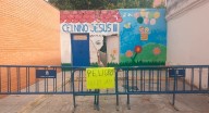 Pierde el control del coche y se empotra contra una guardería en Badajoz