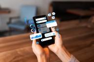 Estudio revela que la mitad de los colombianos desconfía al interactuar con chatbots y exige mayor protección de datos