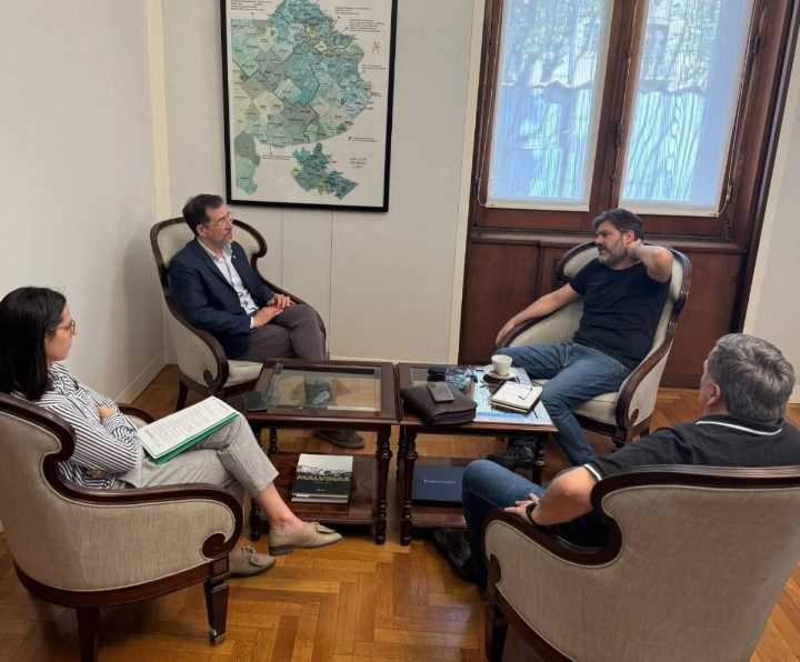 Carlos Bianco mantuvo una reunión de trabajo con autoridades del Municipio