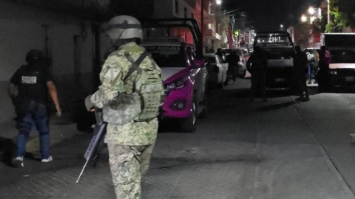 Personas encapuchadas impiden cateo en inmueble ligado a los González Vieyra en Tlachichuca, Puebla